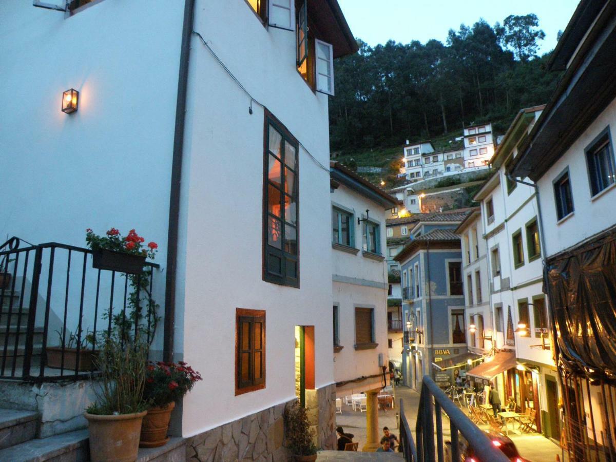 The Old Palace Tower / La Torre Del Palacion Cudillero Buitenkant foto